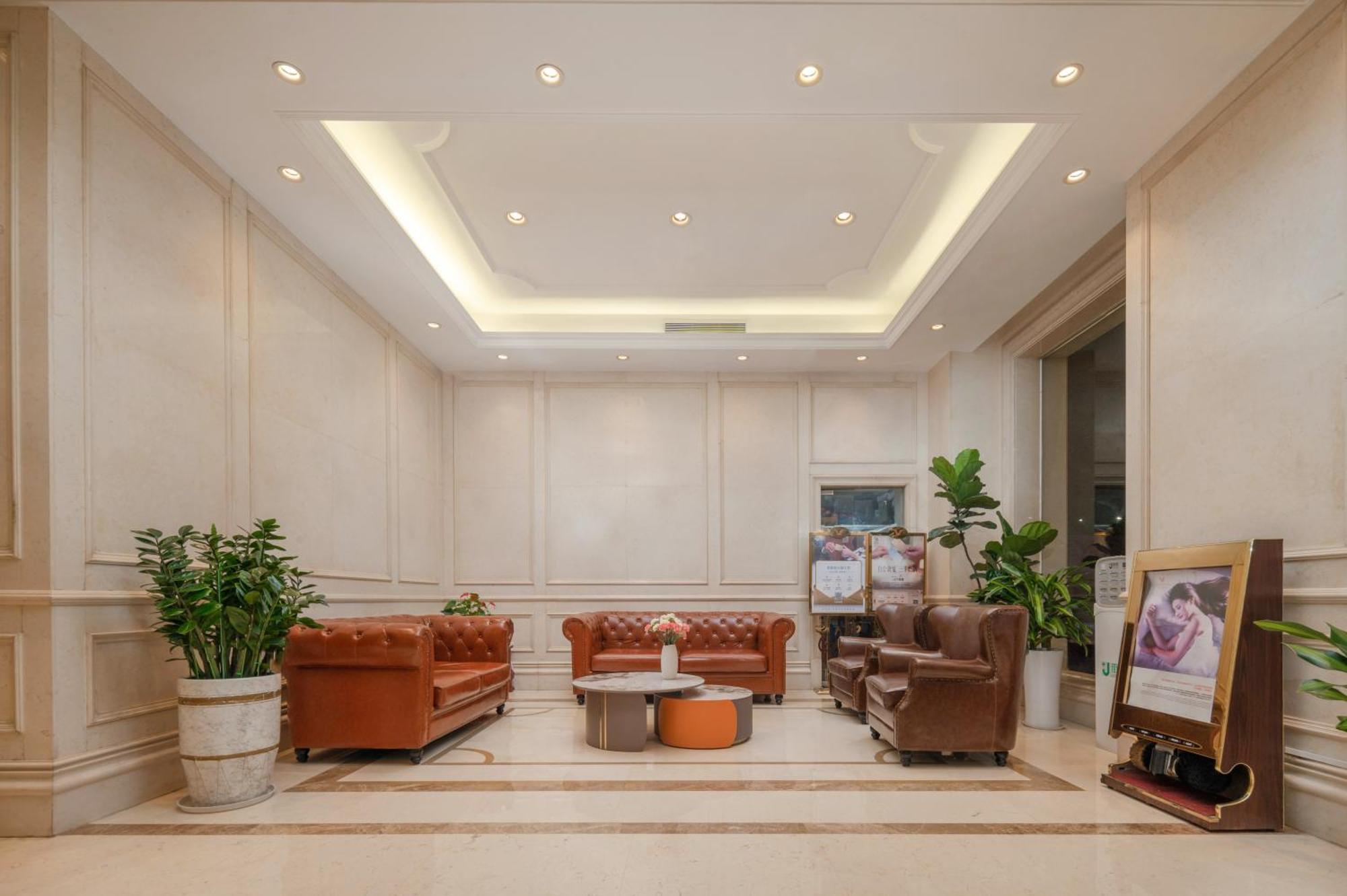 Vienna Hotel Shenzhen Fuyong Subway Station Екстериор снимка